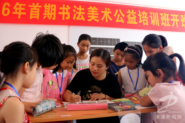 文化大餐陪孩子过暑假 县妇联举办首期公益培