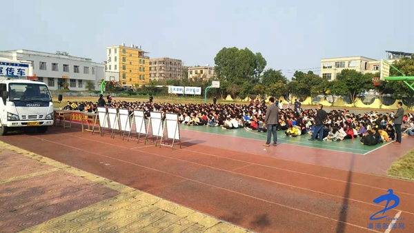 霞美镇:安全进校 情系霞南