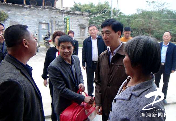 县政协到土塔村开展春节慰问活动林培兴一行先后来到土塔村的残疾贫困