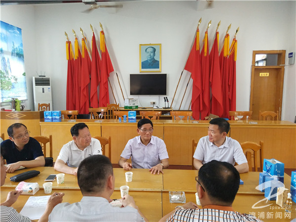 市县领导到佛昙东坂村调研河豚产业